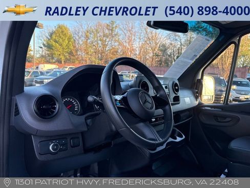 Used 2025 Mercedes-Benz Sprinter 2500 image 4