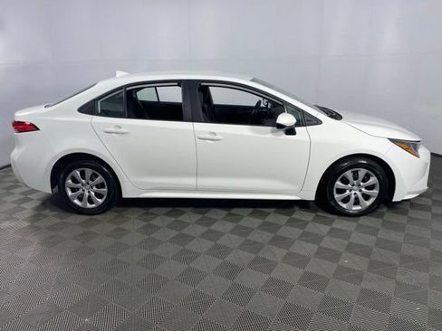 Used 2025 Toyota Corolla LE FWD image 10