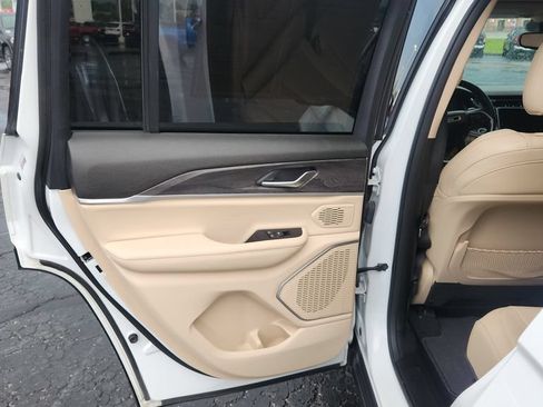 Used 2022 Jeep Grand Cherokee Limited AWD/4WD image 14