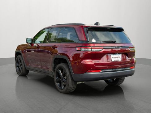 Used 2024 Jeep Grand Cherokee Limited w/ Luxury Tech Group II AWD/4WD image 5