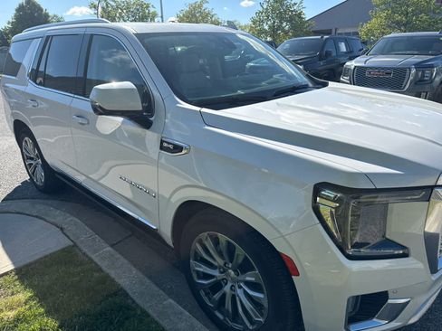 Used 2021 GMC Yukon Denali w/ Denali Ultimate Package AWD/4WD image 2