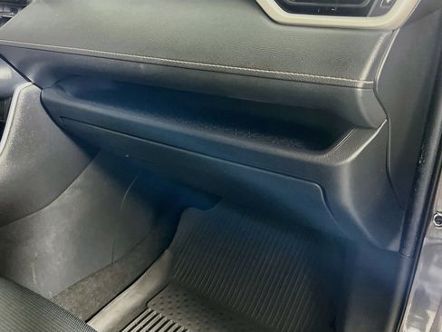 Used 2021 Toyota RAV4 LE FWD image 33