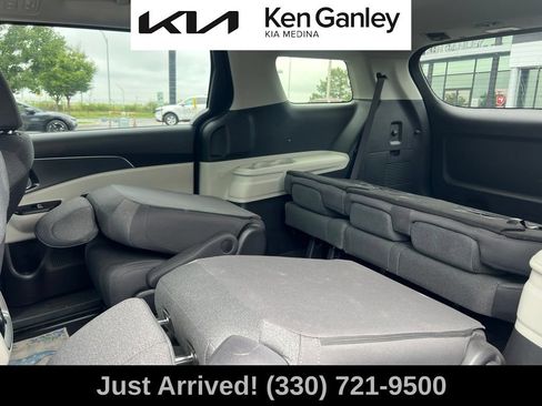 Certified 2024 Kia Carnival LX FWD image 10