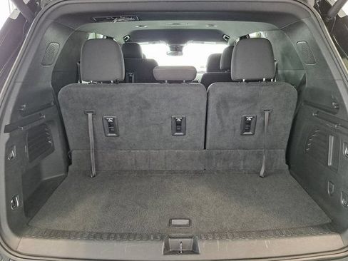 Used 2024 Chevrolet Traverse LT FWD image 32