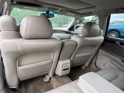 Used 2002 Cadillac De Ville Sedan w/ Comfort/Convenience Pkg image 17