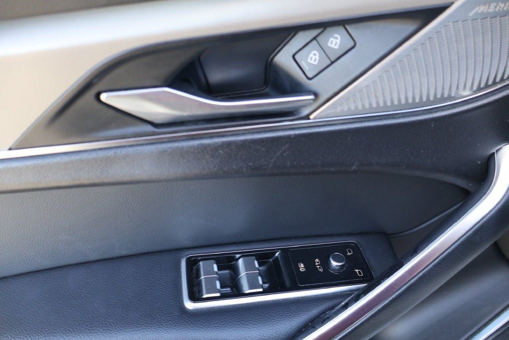 Used 2025 Jaguar F-PACE R-Dynamic S AWD/4WD image 7
