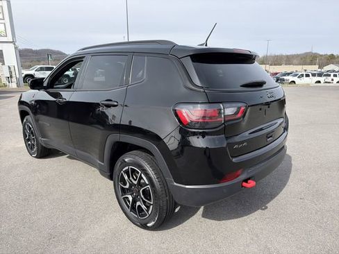 Used 2025 Jeep Compass Trailhawk w/ Trailhawk Elite Group AWD/4WD image 8