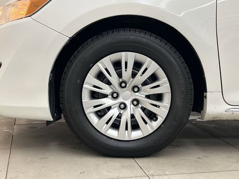 Used 2014 Toyota Camry LE image 10