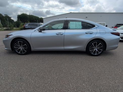 Used 2024 Lexus ES 300h w/ Premium Package FWD image 3