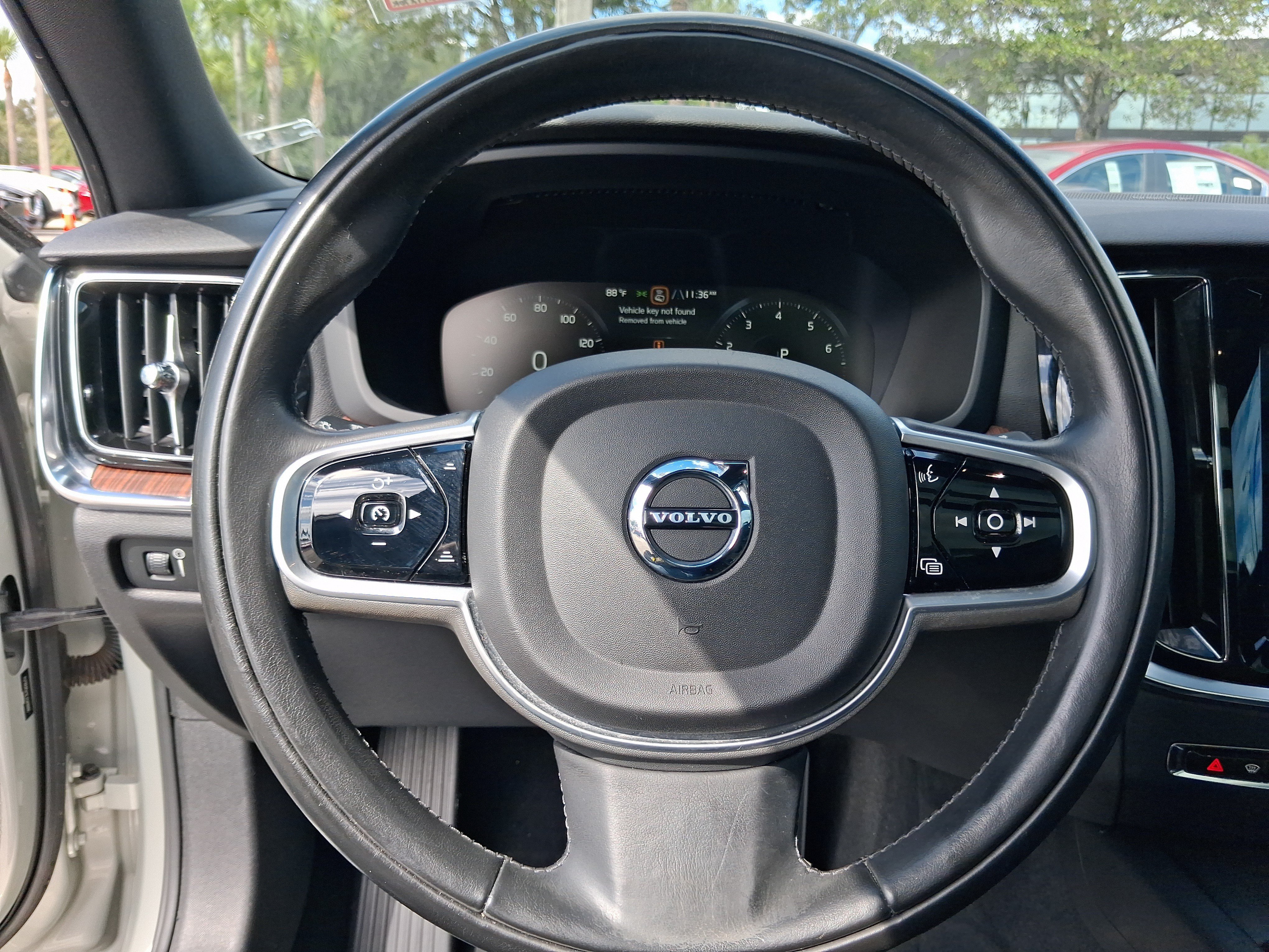 Used 2020 Volvo V60 T5 Momentum FWD image 12