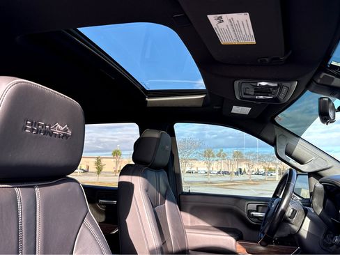 Used 2020 Chevrolet Silverado 1500 High Country w/ Technology Package image 11