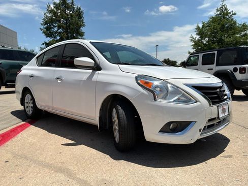 Used 2017 Nissan Versa SV w/ SV Special Edition Package FWD image 4