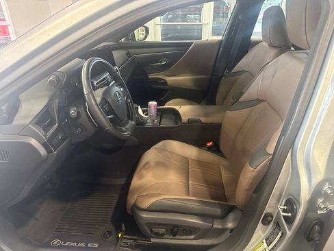 Used 2025 Lexus ES 300h w/ Accessory Package (Z1) FWD image 6