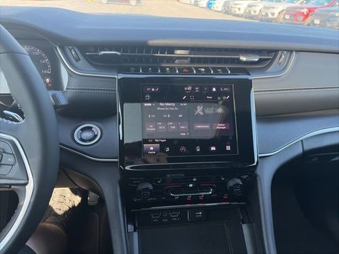 New 2025 Jeep Grand Cherokee L Altitude AWD/4WD image 18