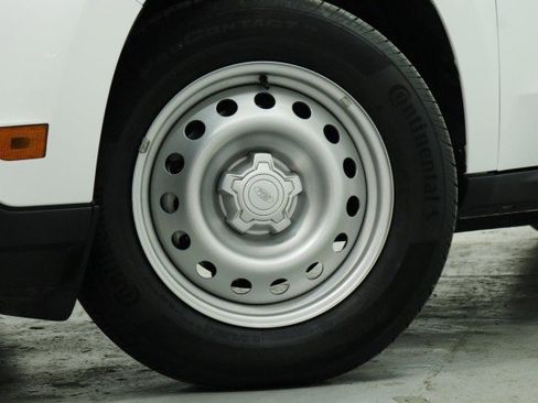Used 2025 Ford Maverick XL FWD image 3