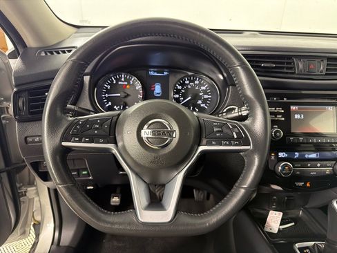 Used 2017 Nissan Rogue SV image 14