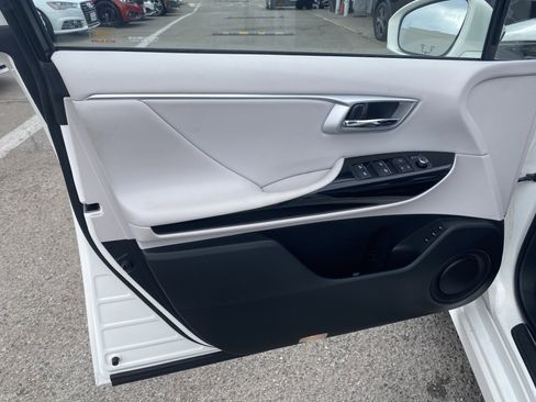 Used 2018 Toyota Mirai image 12