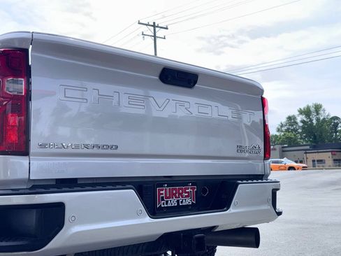 Used 2022 Chevrolet Silverado 2500 High Country w/ Z71 Off-Road Package AWD/4WD image 8