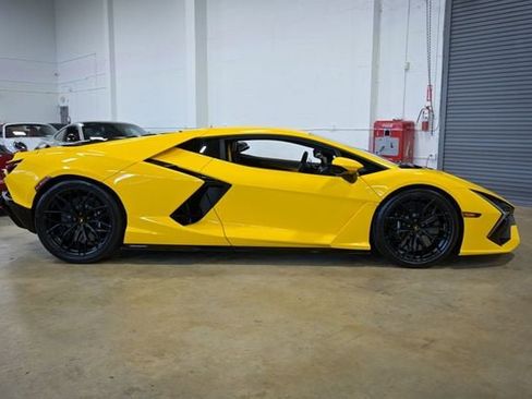 Used 2024 Lamborghini Revuelto image 18