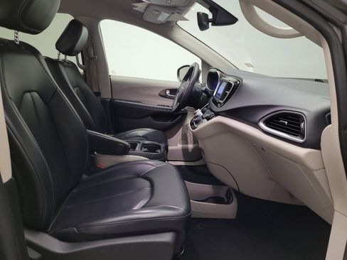 Used 2021 Chrysler Voyager Lxi FWD image 21