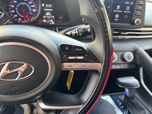 Used 2021 Hyundai Elantra SE image 28