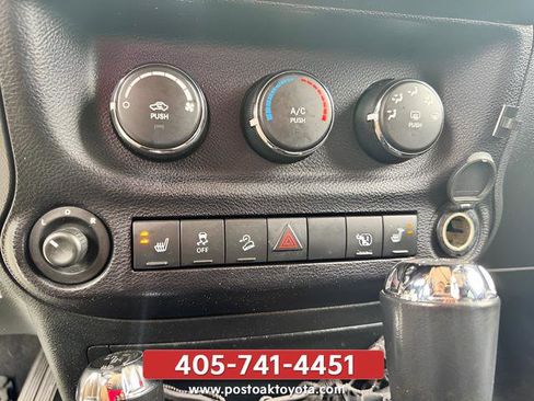 Used 2015 Jeep Wrangler Unlimited Sahara w/ Connectivity Group AWD/4WD image 8