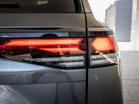New 2026 Volkswagen Tiguan SE FWD image 14