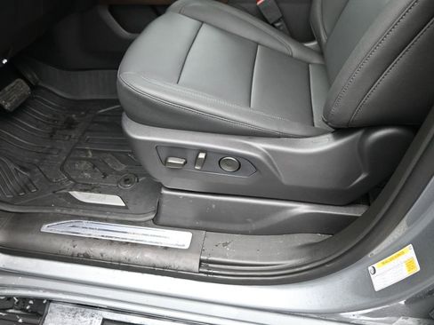 New 2026 GMC Sierra 1500 SLT w/ SLT Premium Plus Package image 9