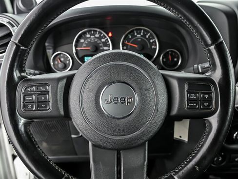 Used 2012 Jeep Wrangler Unlimited Sahara w/ Connectivity Group AWD/4WD image 21