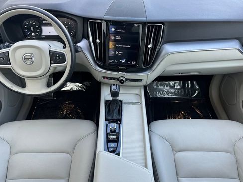 Used 2020 Volvo XC60 T5 Momentum w/ Protection Package Premier image 13