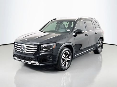 Used 2025 Mercedes-Benz GLB 250 4MATIC w/ Winter Package image 3