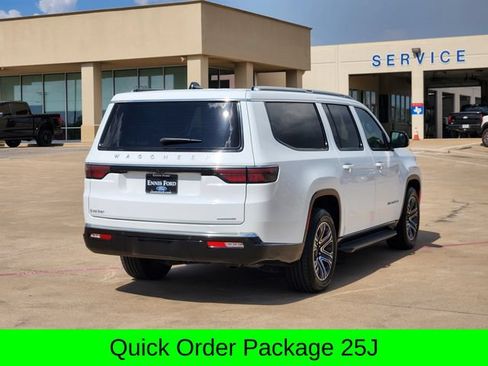 Used 2024 Jeep Wagoneer L Series II w/ Flexible Seating Group AWD/4WD image 4