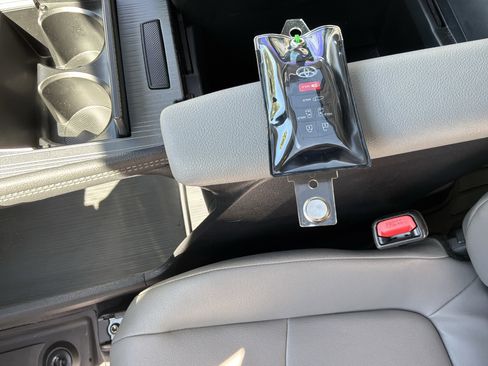 Used 2025 Toyota Sienna XLE w/ XLE Plus Package image 2