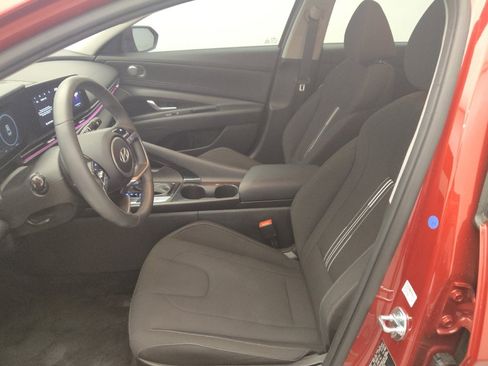Used 2025 Hyundai Elantra SEL image 17