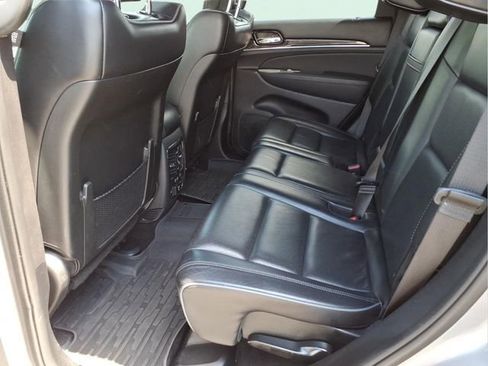Used 2019 Jeep Grand Cherokee Overland AWD/4WD image 17