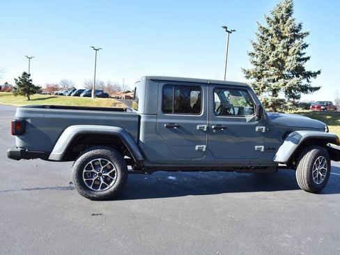 New 2026 Jeep Gladiator Sport image 5
