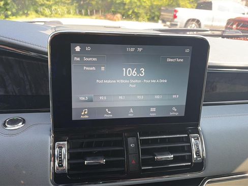 Used 2018 Lincoln Navigator Reserve w/ Technology Package AWD/4WD image 25