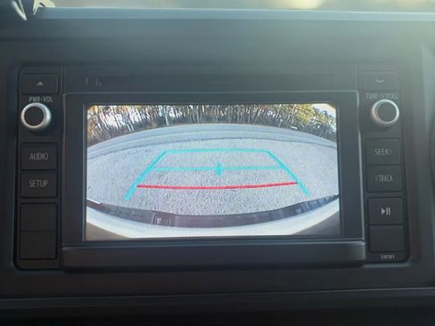 Used 2018 Toyota Tacoma SR image 39