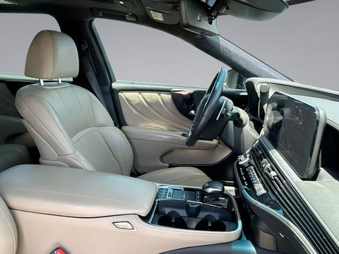 Used 2022 Lexus LS 500 w/ Interior Upgrade Package RWD image 6