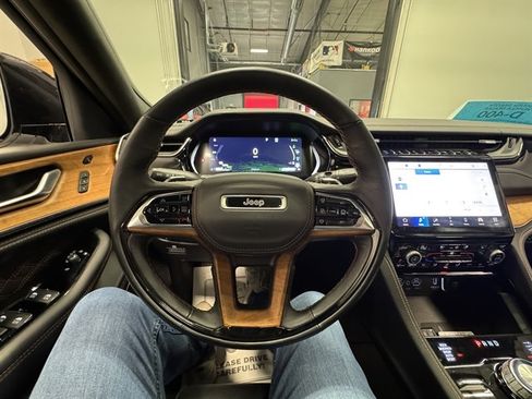 Used 2022 Jeep Grand Cherokee Summit AWD/4WD image 19