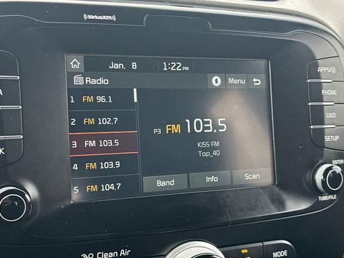 Used 2019 Kia Soul + image 18