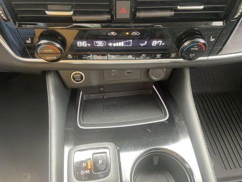 Used 2023 Nissan Rogue Platinum w/ Platinum Premium Package image 40