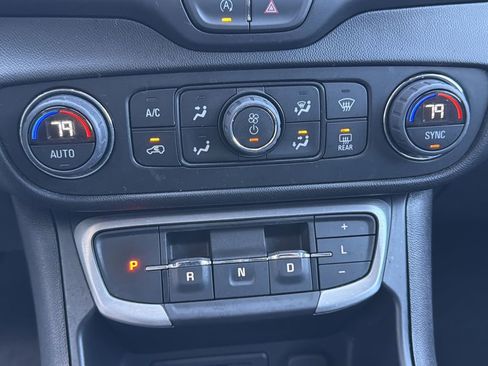 Used 2023 GMC Terrain SLT image 34