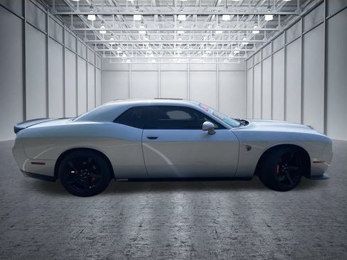 Used 2023 Dodge Challenger SRT Hellcat w/ Driver Convenience Group RWD image 4