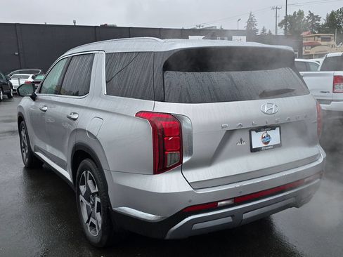 Used 2023 Hyundai Palisade Limited w/ Winter Package AWD/4WD image 5