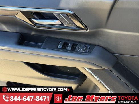 Used 2025 Chevrolet Tahoe LT image 26