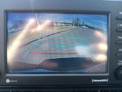 Used 2022 Toyota RAV4 LE AWD/4WD image 22