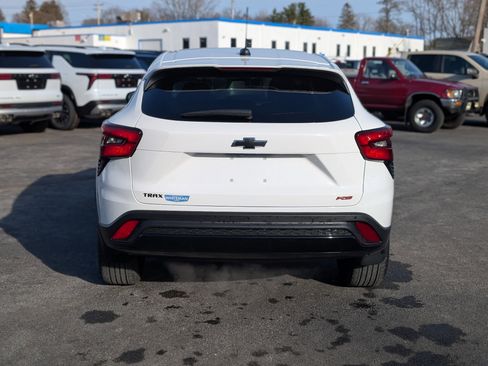 Used 2024 Chevrolet Trax RS w/ Sunroof Package image 11