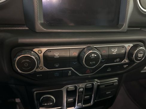 Used 2022 Jeep Wrangler Unlimited Sahara 4xe image 28