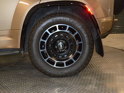 Certified 2025 Land Rover Defender 110 AWD/4WD image 14